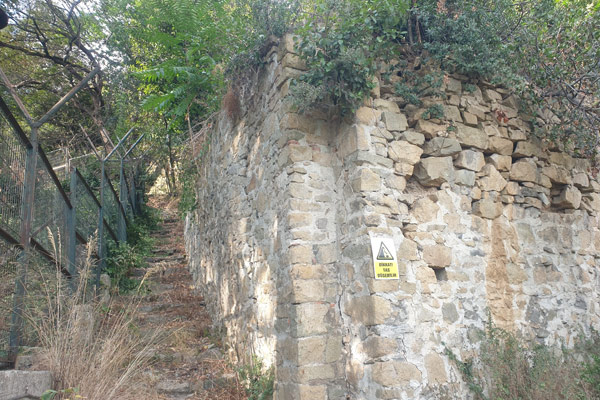 Lazarist Nam Fransız Rahipleri Mektep Ve Kilisesi Eski Eser Taş Duvar Restorasyonu Yapılması