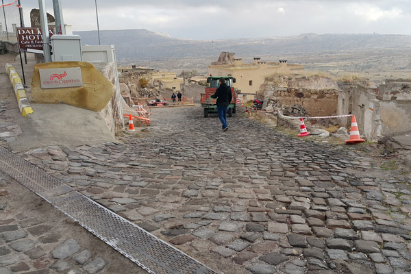 Nevşehir Uçhisar Kayabaşı Sokak Altyapı Onarım, Elektrik ve Mekanik Tesisat Döşenmesi İşleri